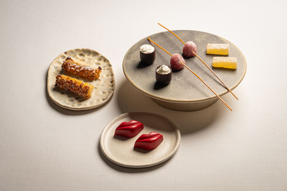 Labios de Freixa: mignardises de chocolate, cucuruchos y bombones